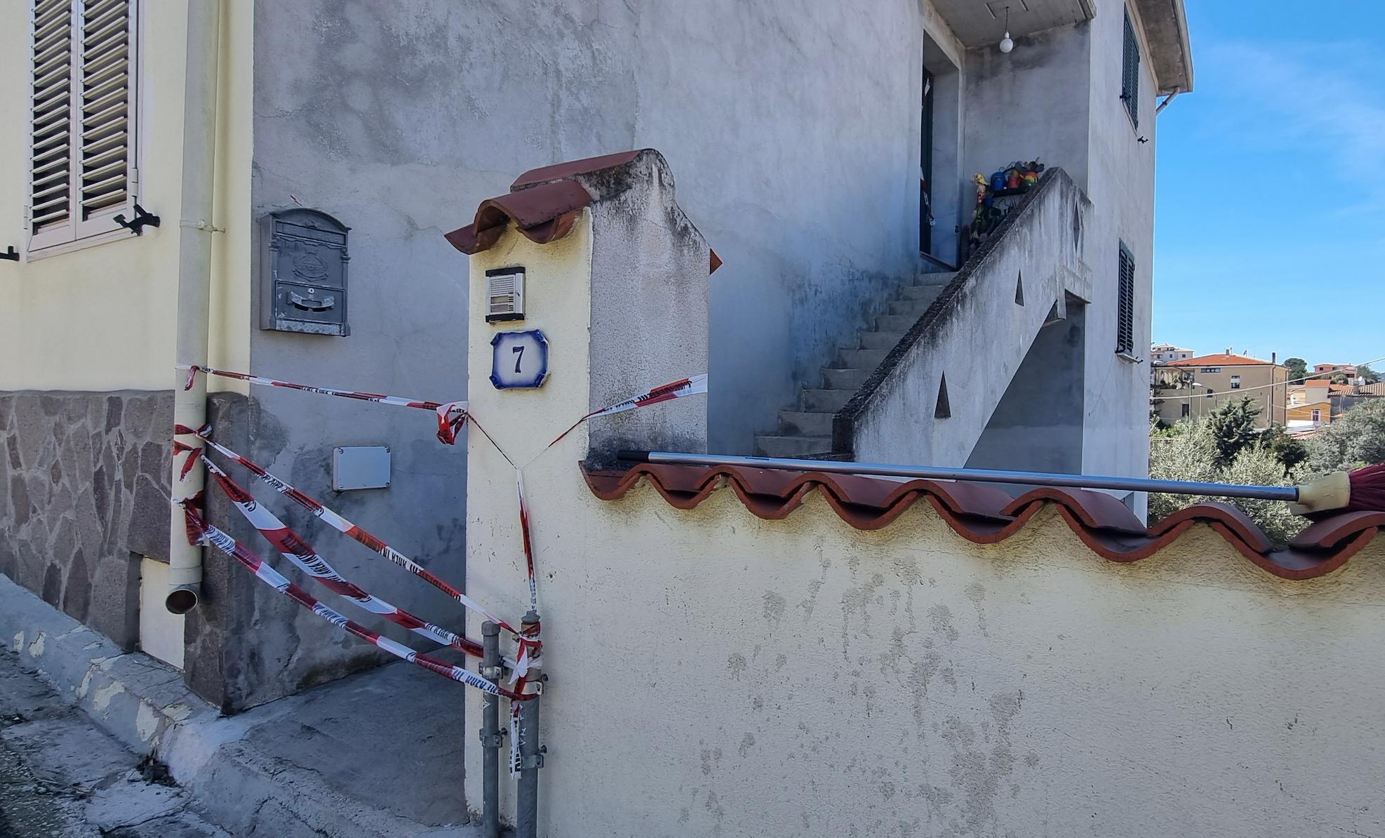 La casa teatro della brutale aggressione del 55enne Secci alla compagna