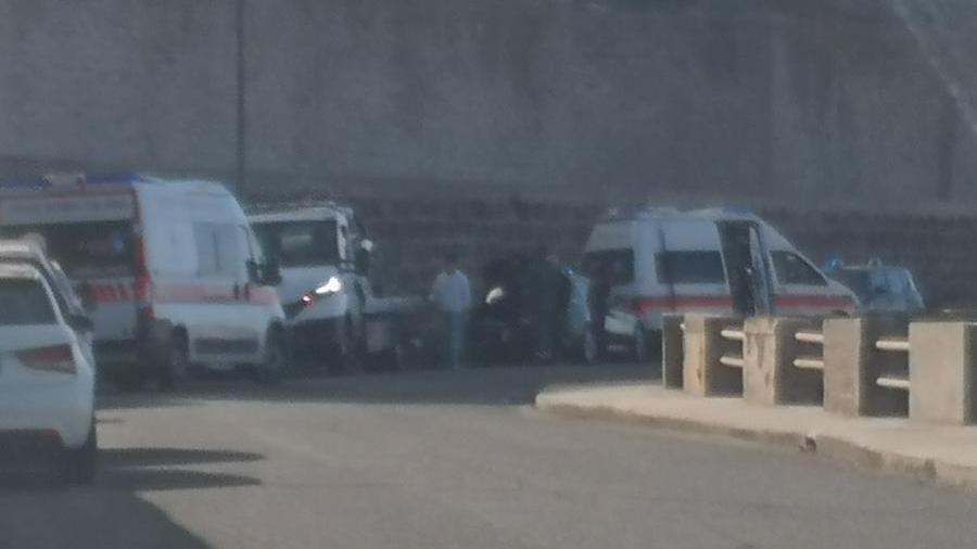 I soccorsi dopo l'incidente stradale sulla Bosa Marina - Turas 