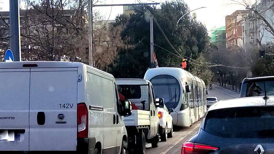 
	La metro Sirio ferma in viale Italia <em>(foto Ivan Nuvoli)</em>

