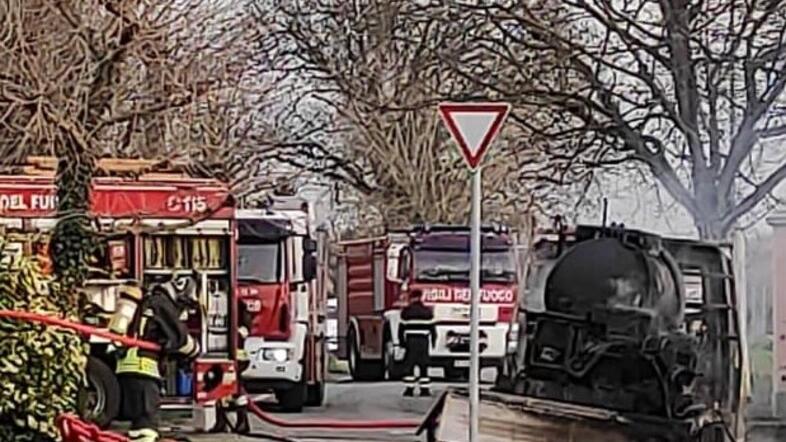San Cesario Mezzo in fiamme mentre asfaltano