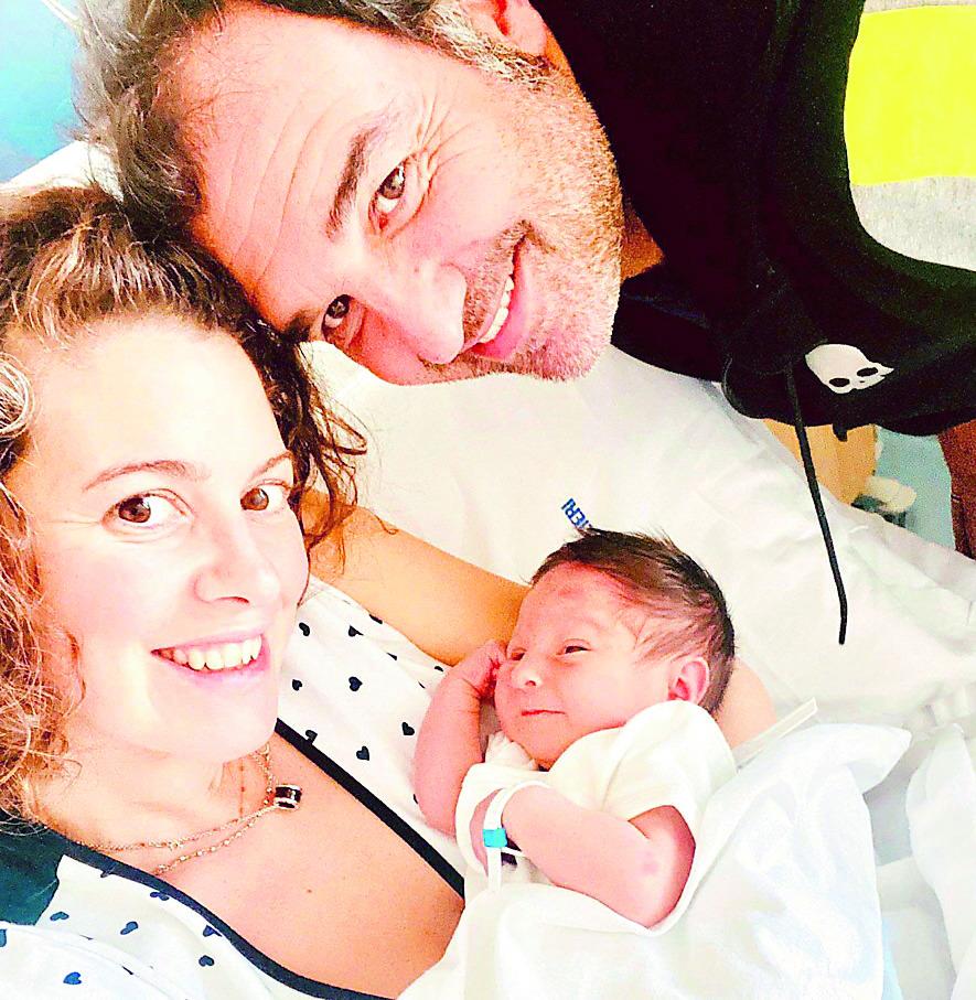 Theo è il primo fiocco blu a Posterla dopo 23 anni. Il dubbio degli abitanti: «Chissà se vorrà rimanere qui...»