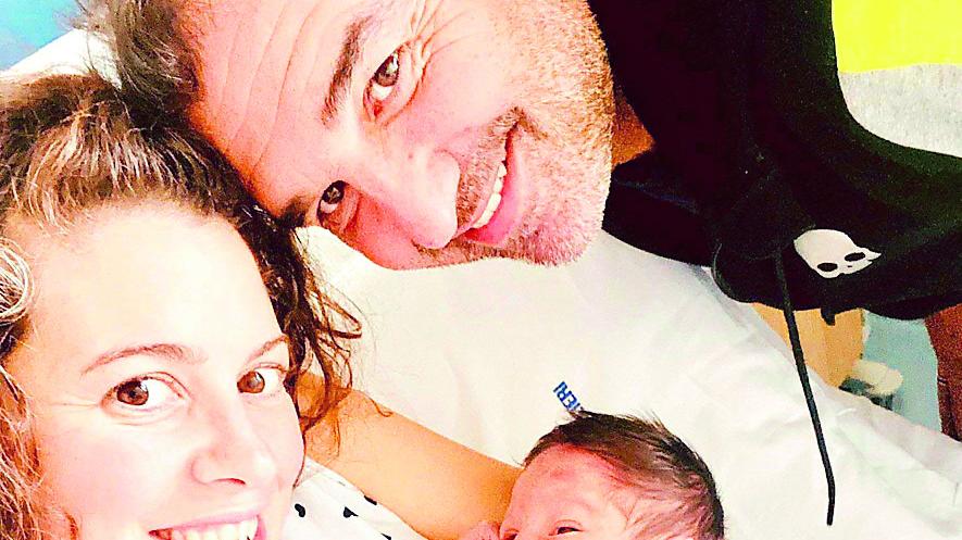 Theo è il primo fiocco blu a Posterla dopo 23 anni. Il dubbio degli abitanti: «Chissà se vorrà rimanere qui...»