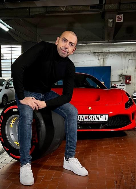 Maranello La nuova avventura del Barone rampante al volante di una Rossa 