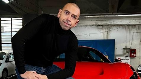 Maranello La nuova avventura del Barone rampante al volante di una Rossa