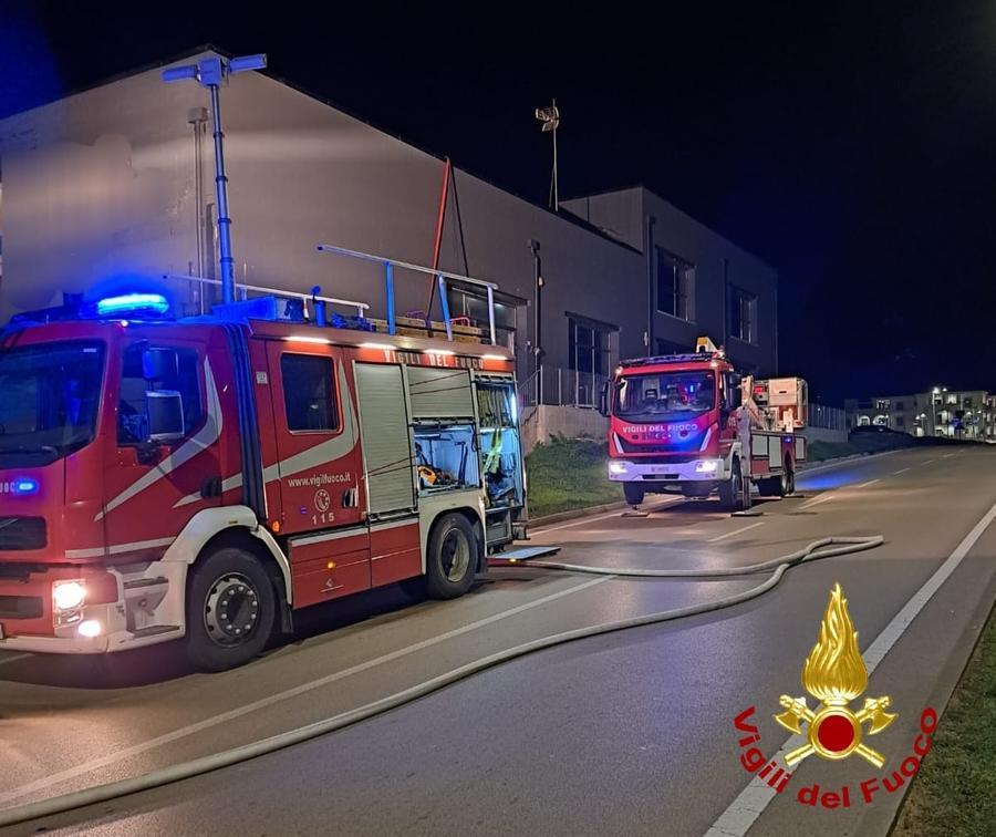 Olbia, fiamme nelle cucine di un ristorante: danni ma nessun ferito