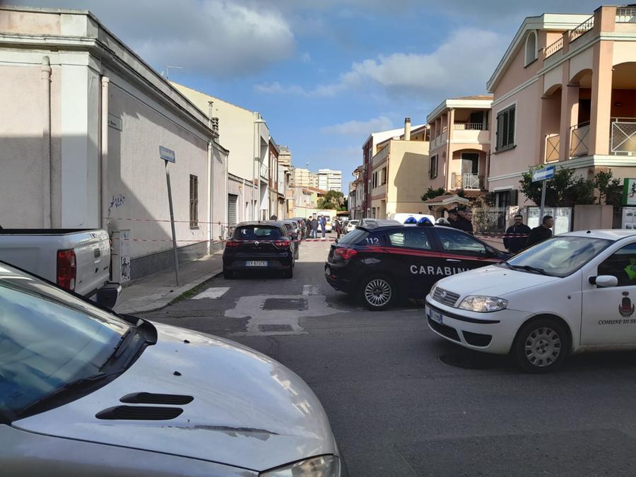 Tragedia a Oristano: 61enne cade in bici, batte la testa e muore
