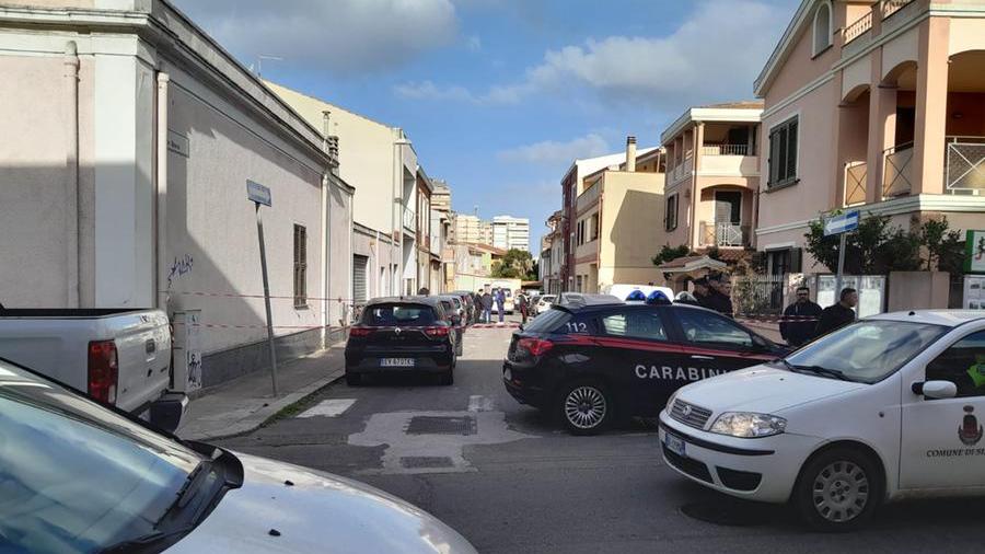 Tragedia a Oristano: 61enne cade in bici, batte la testa e muore