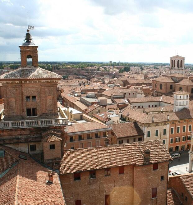 In centro a Ferrara un garage può costare anche 70mila euro