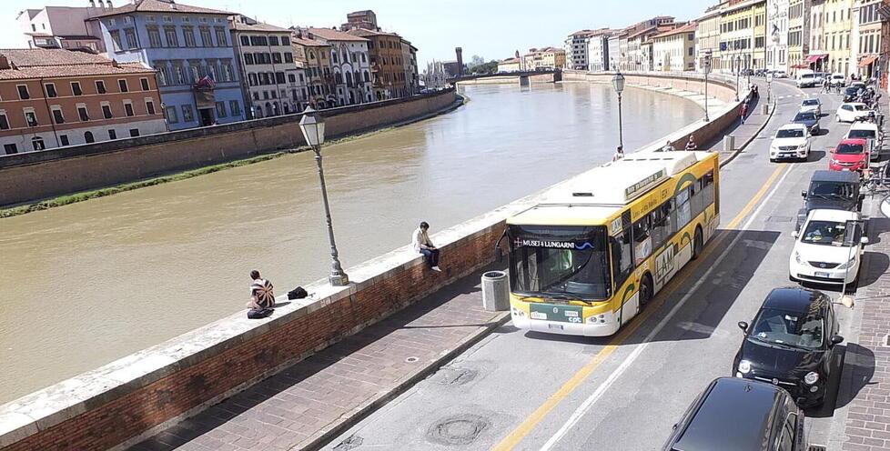 Pisa, circolare dei lungarni per i turisti dei musei: l’intesa Comune-Autolinee