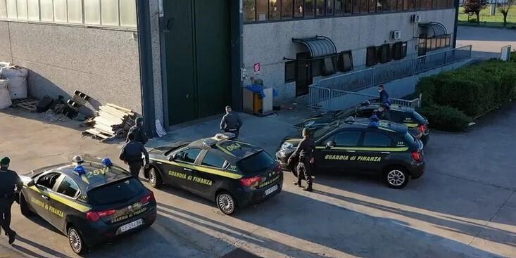 I prestanome nelle ditte cinesi per non pagare le tasse: maxi-processo a Prato con 163 imputati