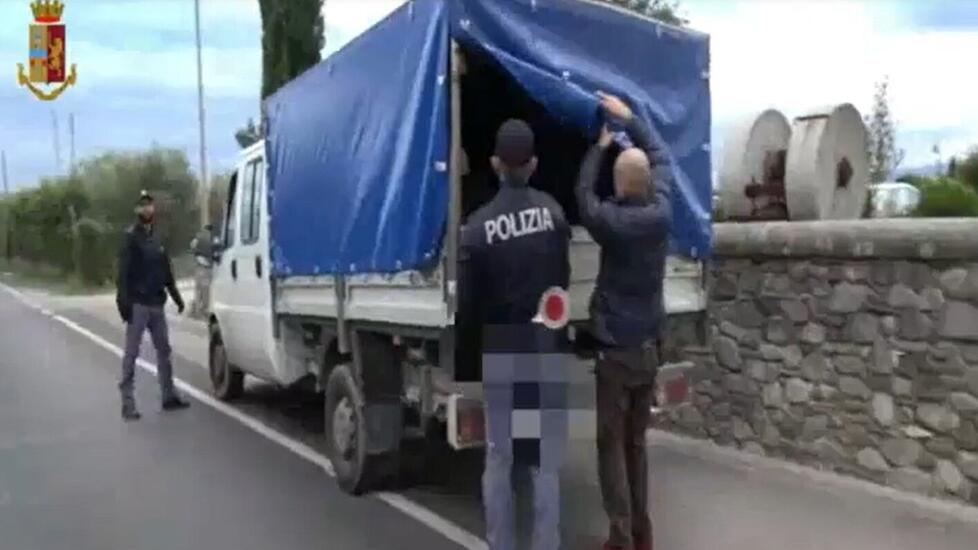 Pistoia, migranti sfruttati nei campi: chiesti otto rinvii a giudizio. I nomi e le accuse