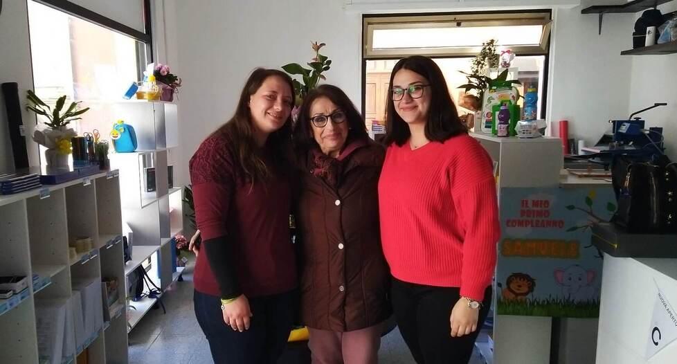 Orbetello, quarant’anni alla copisteria: ora cede il testimone. «A 73 anni voglio fare la nonna»