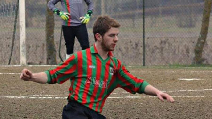 Morto a 30 anni per un malore, gli amici del calcio: «Troppo devastante per essere vero»