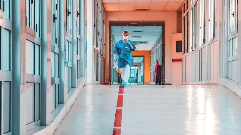 A Livorno aumentano i tumori tra gli uomini e quello ai polmoni uccide di più – I dati