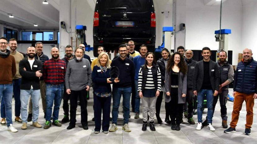 Massa, un anno fa l’incendio: «Ecco come è rinata la concessionaria Fratelli Nani»