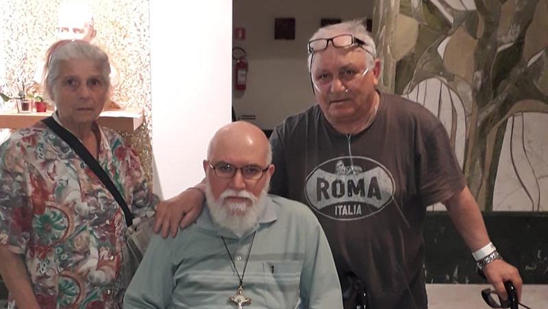 Al centro Padre Stefano Maria Casà con Salvatore Sessa e la moglie Maria Antonia De Caro