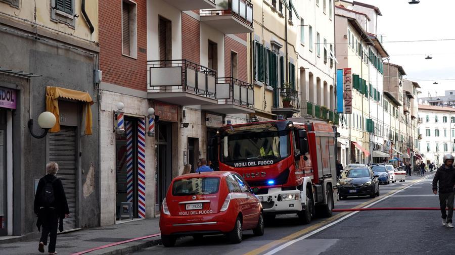 I vigili del fuoco in via Garibaldi (foto d'archivio)