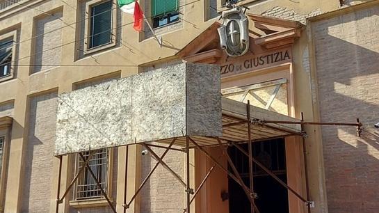 Modena Vicino turbolento a processo per stalking