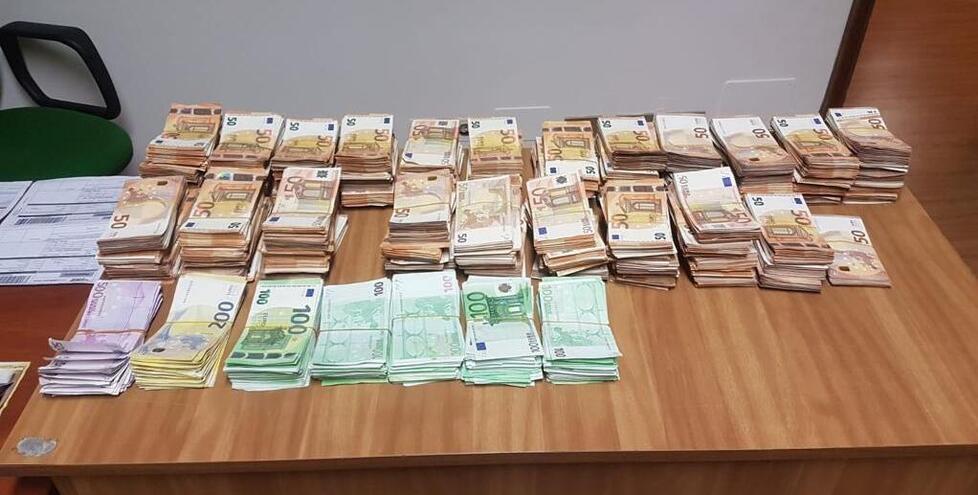 Una banca clandestina per spedire soldi in Cina