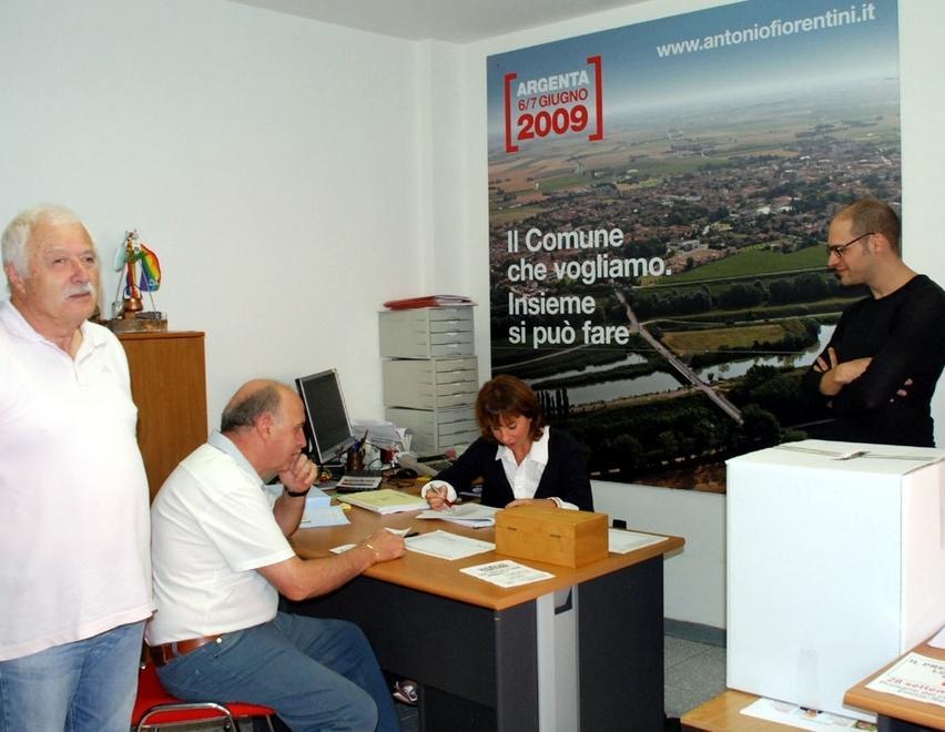 Una tranquilla giornata ai seggi