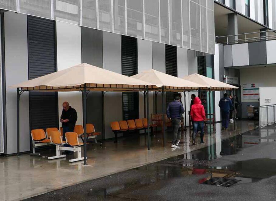 L’ingresso il pronto soccorso dello ospedale delle Apuane