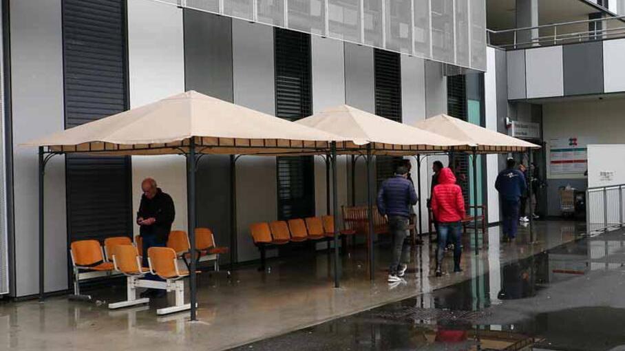 L’ingresso il pronto soccorso dello ospedale delle Apuane