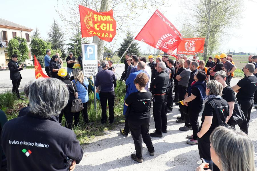 Fox Bompani. Pagata la tredicesima e sui conti bancari gli anticipi Cig. «Accordo vicino con i nuovi soci»