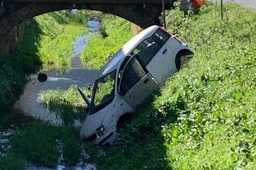L'auto nel fosso