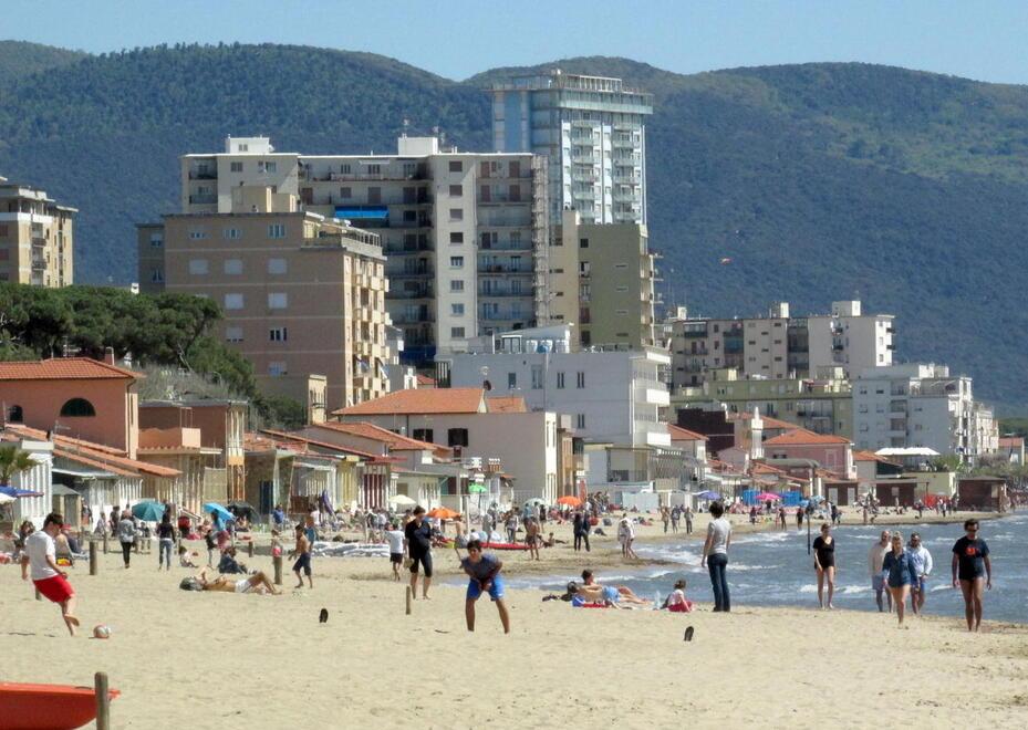 Uno scorcio del litorale di Follonica (foto Giorgio)