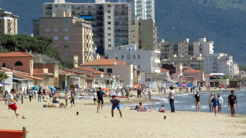 Uno scorcio del litorale di Follonica (foto Giorgio)