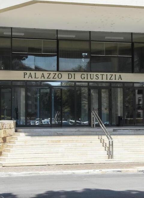 Follonica, aggredì col bastone i vicini di casa: dovrà sottoporsi a cure psichiatriche