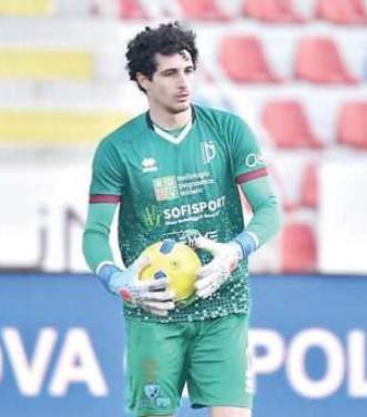 
	Alessandro Siano Portiere del Pontedera, classe 2001

