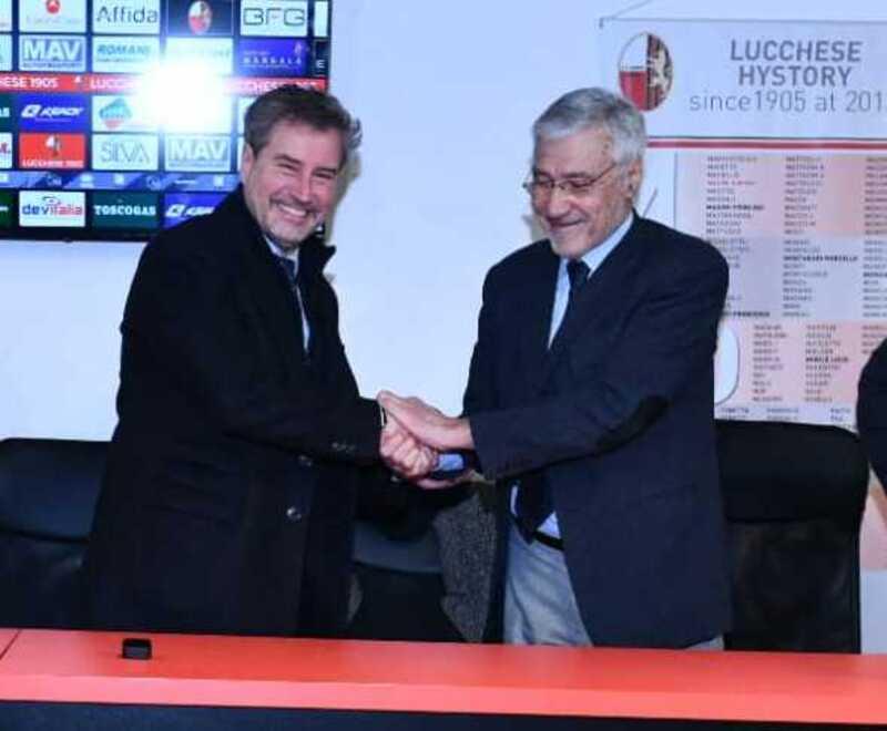 Andrea Bulgarella (qui con il sindaco Mario Pardini) nella Lucchese