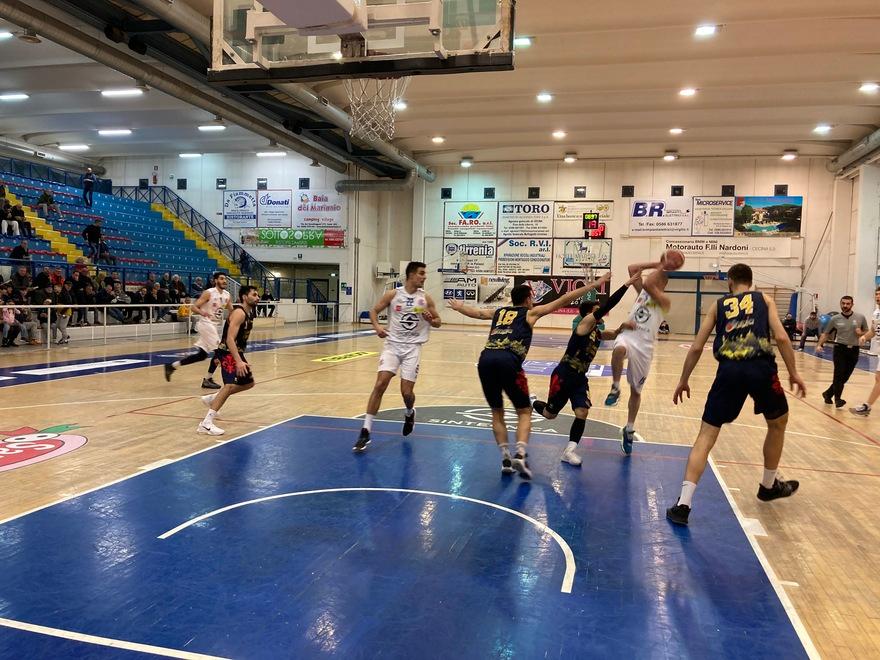 Un momento della partita tra Cecina e Legnaia (Falorni/Silvi)