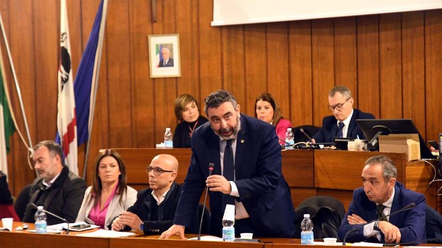 Al centro l'assessore Carlo doria durante il suo intervento nell'aula del consiglio