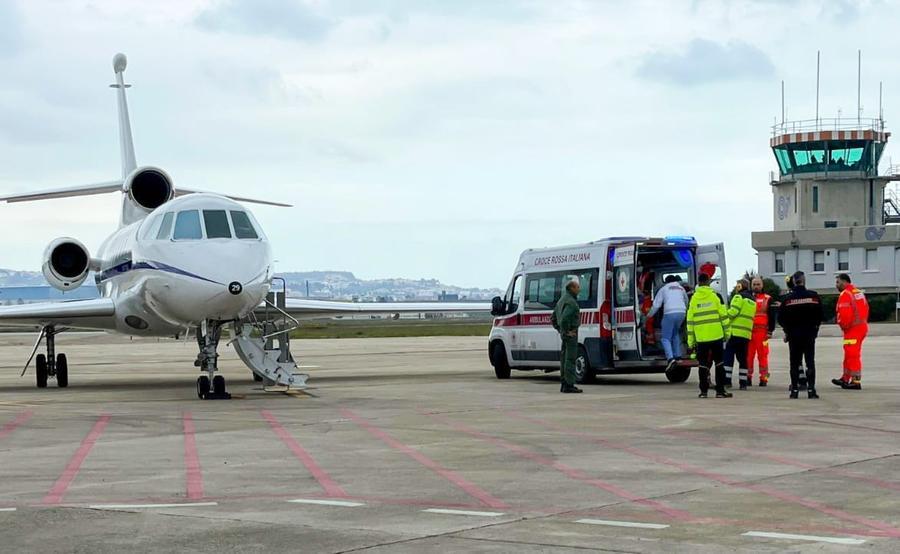 Volo salvavita per un neonato di un giorno