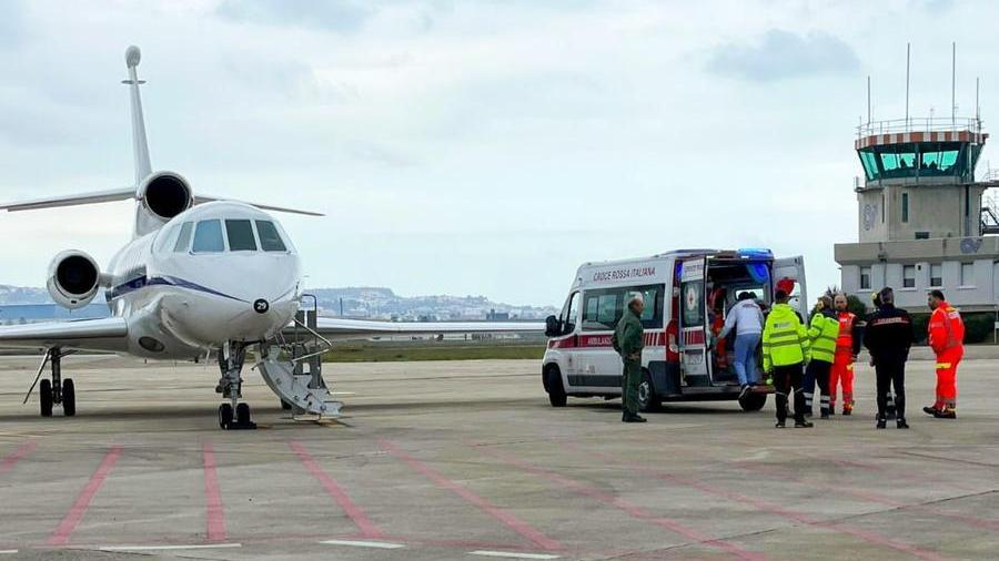 Volo salvavita per un neonato di un giorno