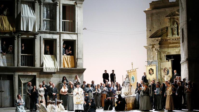 Pagliacci in scena in piazza d’Italia, Sassari si immerge nell’opera lirica