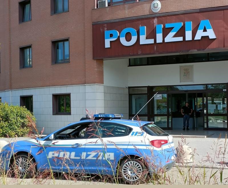 La fuga dei poliziotti da Modena «Qui affitti troppo cari, chiediamo il trasferimento ad altra città»