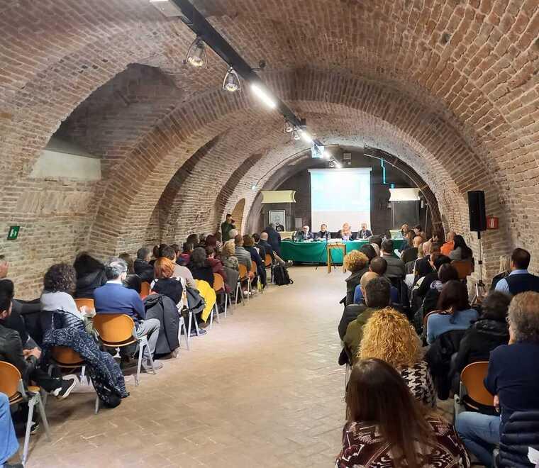 Ferrara, giovani con disturbi alimentari: «Su 141 pazienti, il 95% è donna»