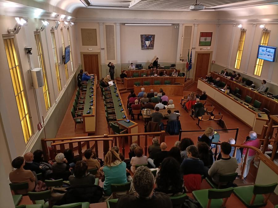 Ferrara, decine di associazioni sono senza casa: proteste