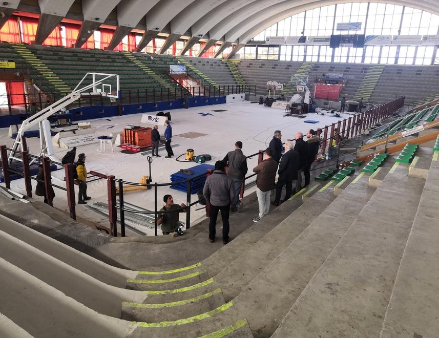 PalaMacchia, ecco le nuove balaustre. E ora si spera in una capienza da 2.800 posti 