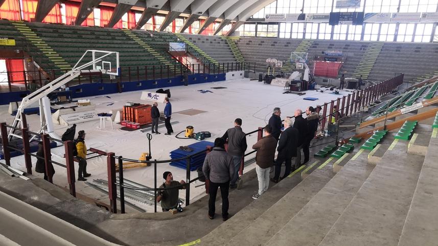 PalaMacchia, ecco le nuove balaustre. E ora si spera in una capienza da 2.800 posti