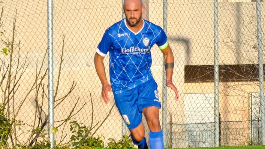 Dall’Argentina alla Sardegna, Valenti cecchino infallibile