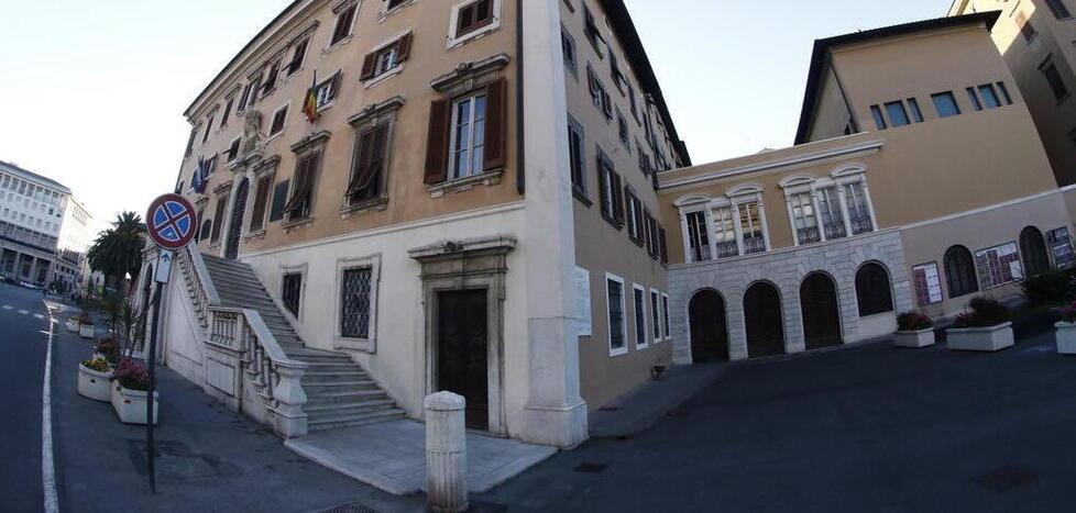 Livorno, buste anonime recapitate a un consigliere comunale: «Ecco chi vincerà le selezioni»