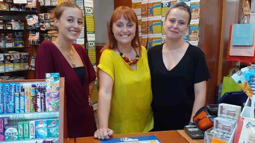 Pistoia, una tabaccheria che non sente la crisi: «Ma in centro si potrebbe fare di più»