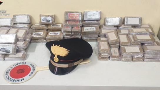 Collesalvetti, 11 chili di hashish trovati dentro un trolley