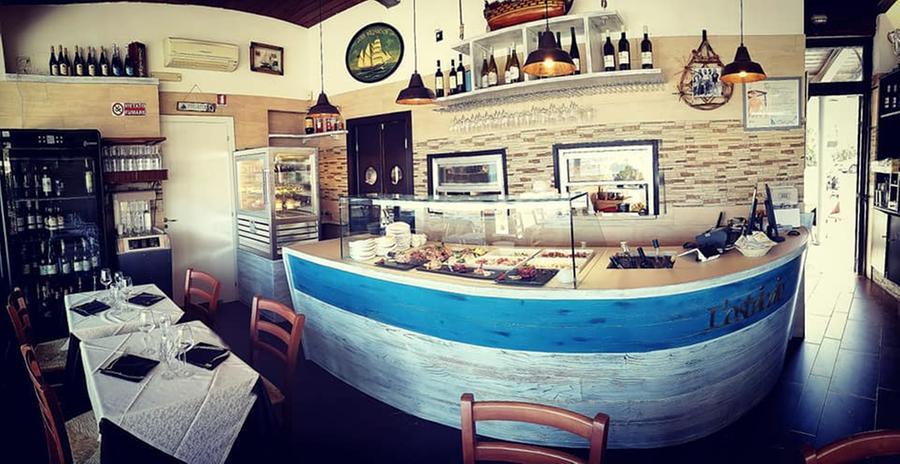 
	Il bancone de "L'Ostricaio", in viale Italia 100

