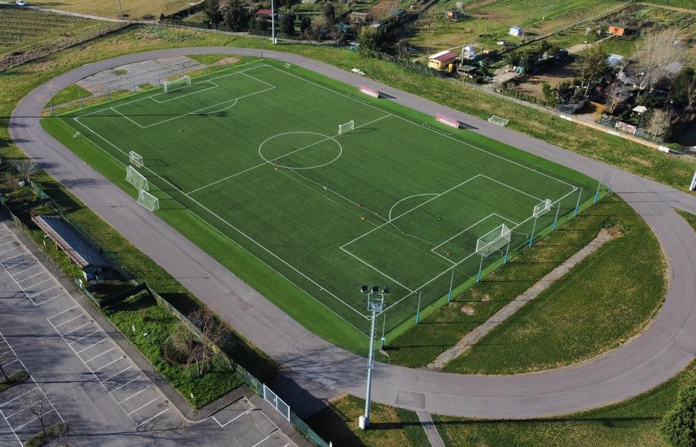 Certaldo, crepe sul campo sintetico: a rischio l’attività di centinaia di sportivi