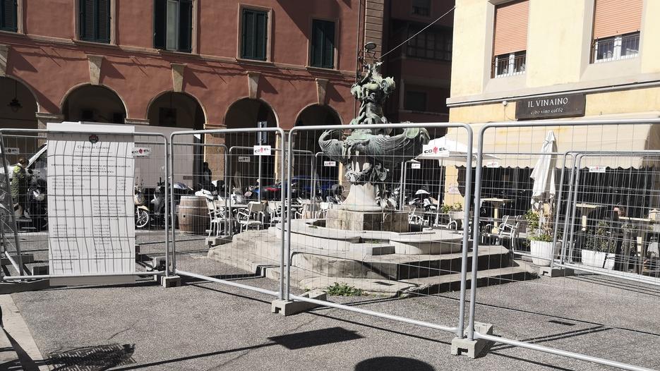 Fontane del Tacca, via al restauro. Ecco il cantiere in piazza Colonnella